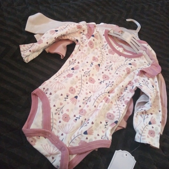 Kyle & Deena Other - 💲Kyle & Deena 4pk Bodysuits